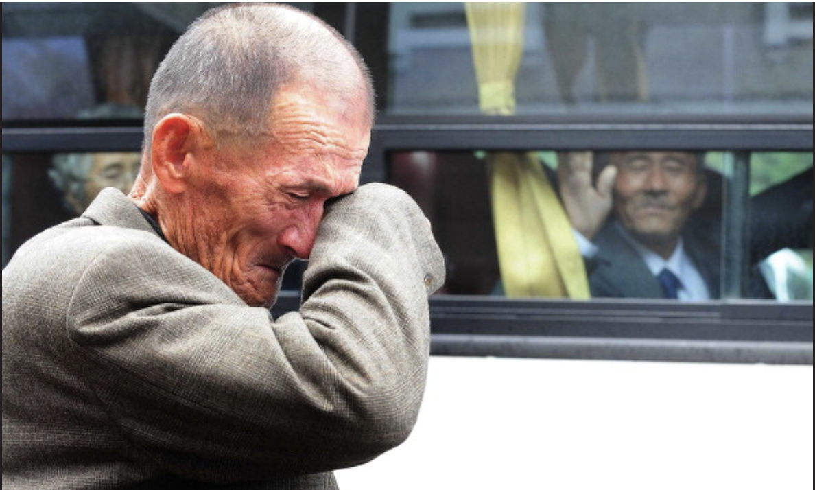 пожилые люди грустные. мартин асборн. плачущие старики. плачущий старик. несчастный старик.