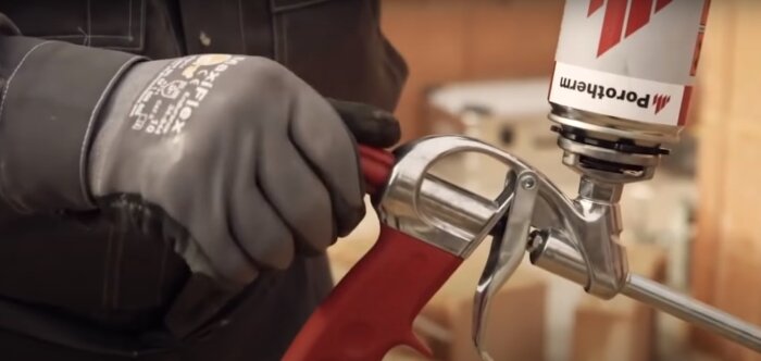 С таким клеем стены будут максимально надежными.