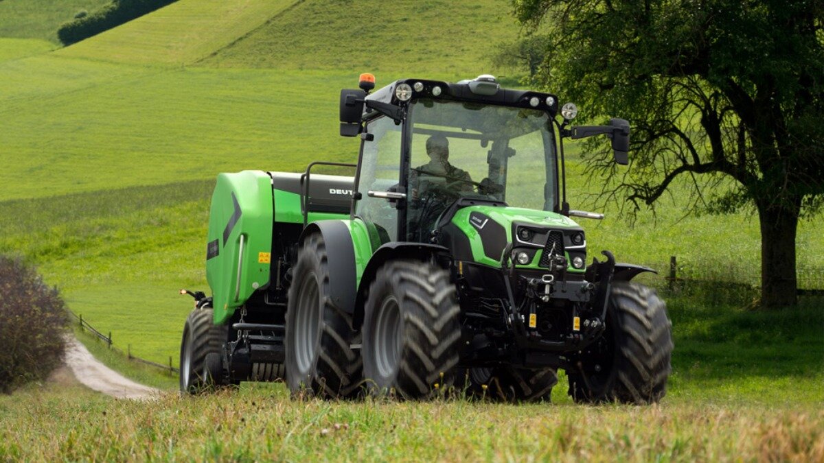 Фото: Портал farm-connexion.com Новый трактор Deutz Fahr 5D TTV в работе