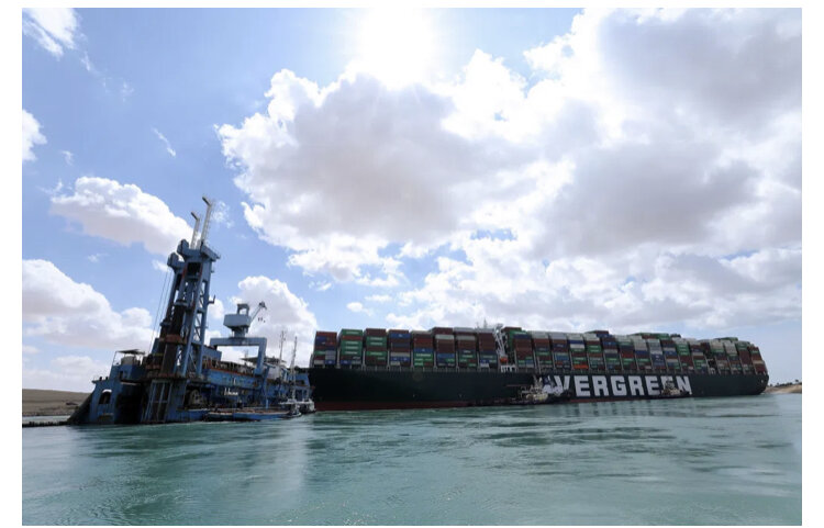 Фото автора: EPA/Suez Canal Authority