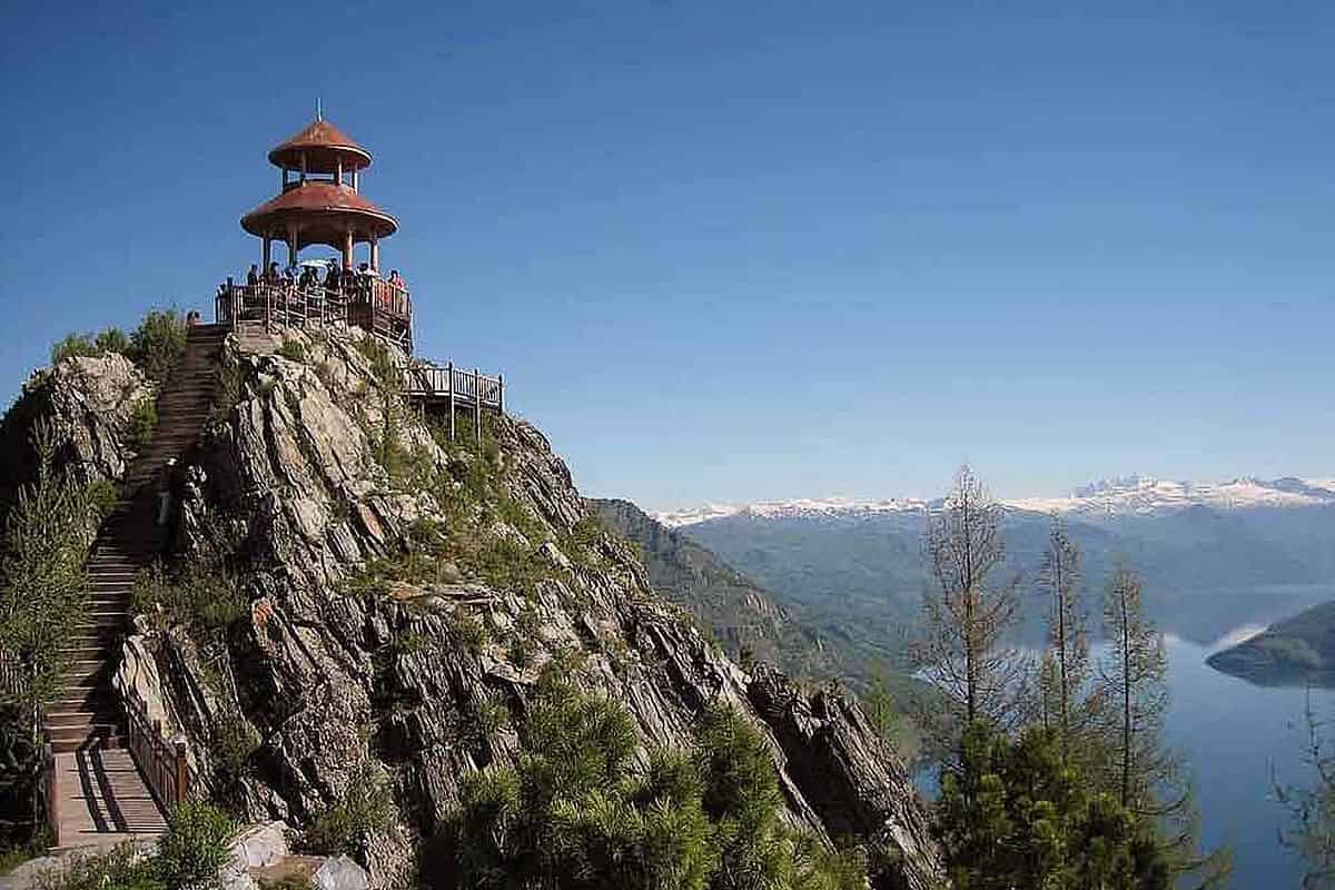 Петроглифы горный Алтай кемпинг