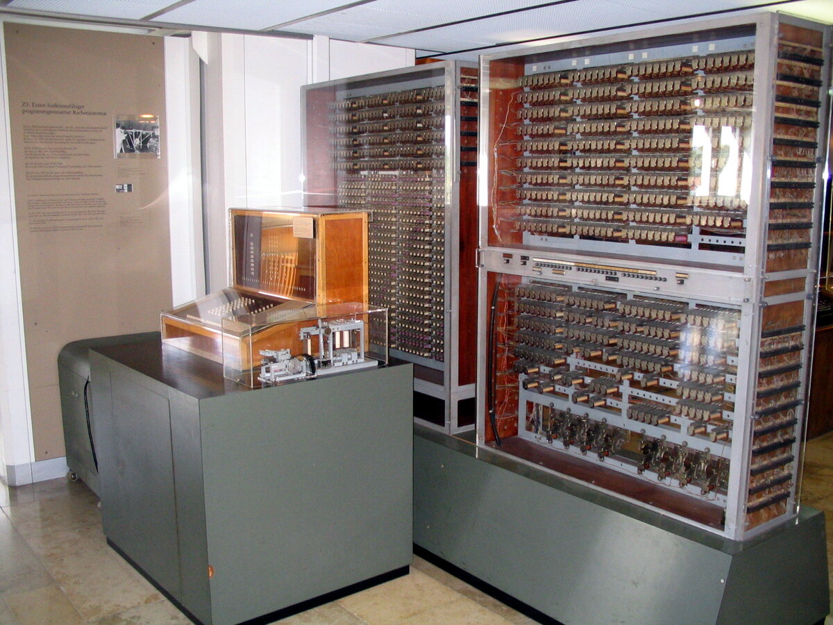 3 computer. Конрад Цузе z3. Машина z3 Цузе. Конрад Цузе вычислительная машина. Конрад Цузе первый компьютер