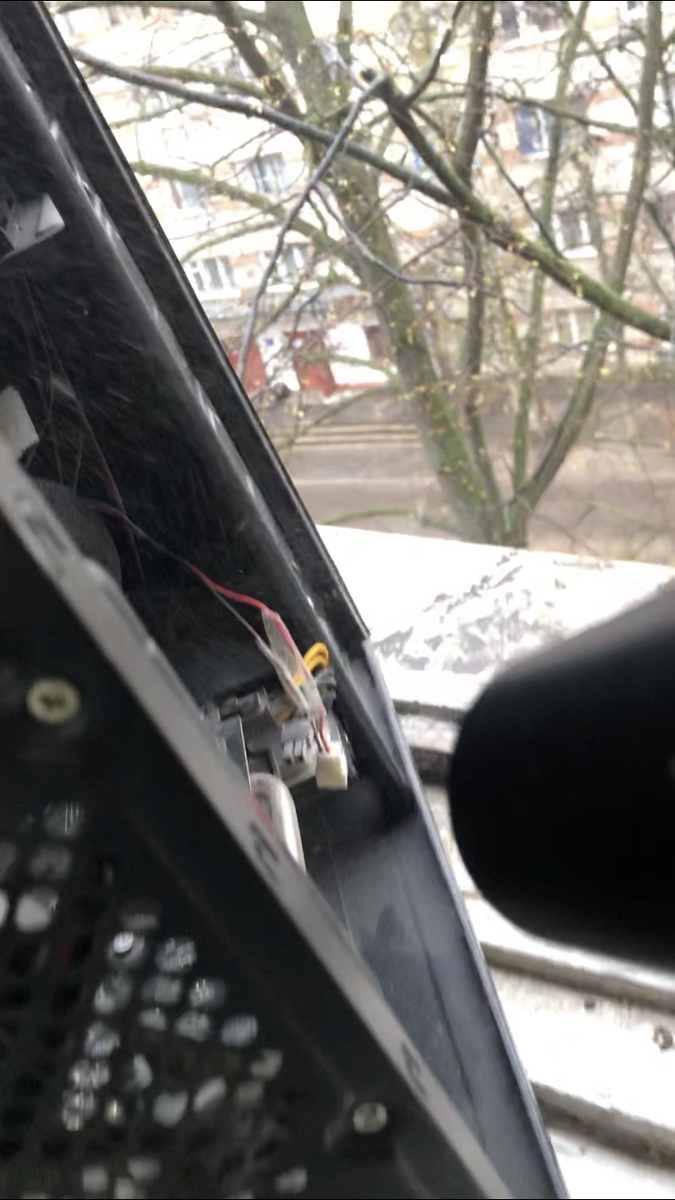 Летело очень много пыли, ну прям реально много пыли.