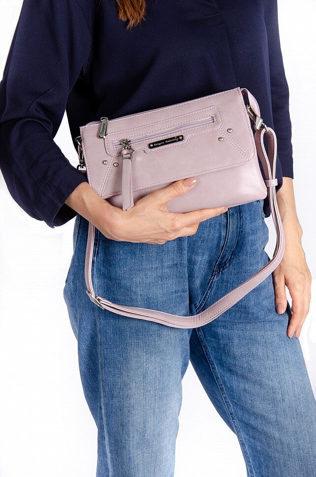 Фотография женской сумки маленького размера