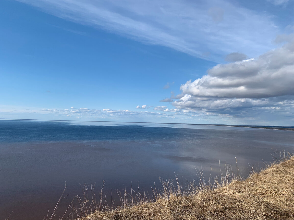 Переехать из города в деревню - шагнуть с обрыва. Надо соломки подстелить