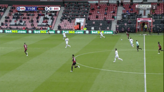 Хороший пас Брукса, но выжать даже удар по воротам не получилось