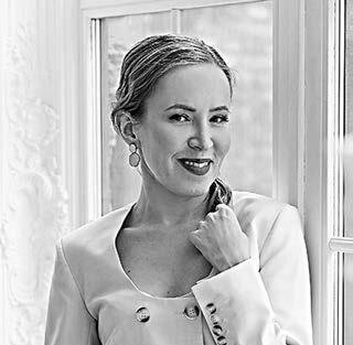                          Мария Азаренок                                                                                                                   Бренд-стратег для первых лиц бизнеса по темам:
личный бренд, нетворкинг, репутация.
Автор методики активации личного бренда, ютуб-блогер.
                                  @azarenok
