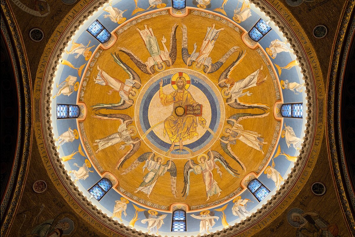 Мозаика под куполом Державного храма