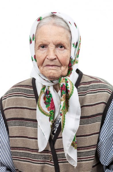 https://st.depositphotos.com/1022715/3981/i/600/depositphotos_39813831-stock-photo-portrait-of-a-senior-woman.jpg
