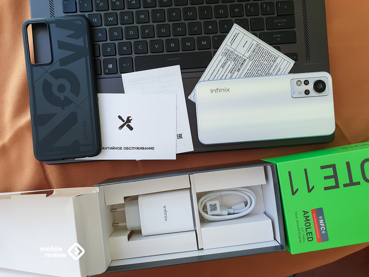 Стандартный комплект, включающий в себя чехол.