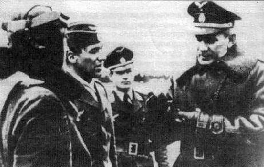 Так власовская пресса рассказывала о своих «соколах». Второй слева - Тарновский