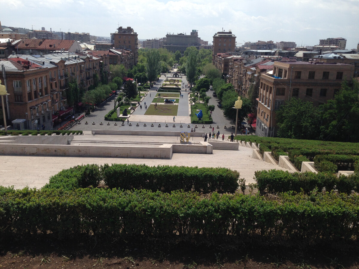 Вид на город Ереван с Каскада