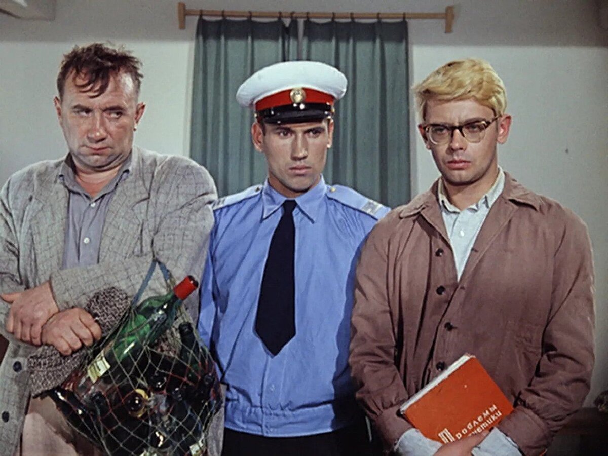 Видео поздравление из КИНОФИЛЬМОВ со съемкой имитацией для корпоратива