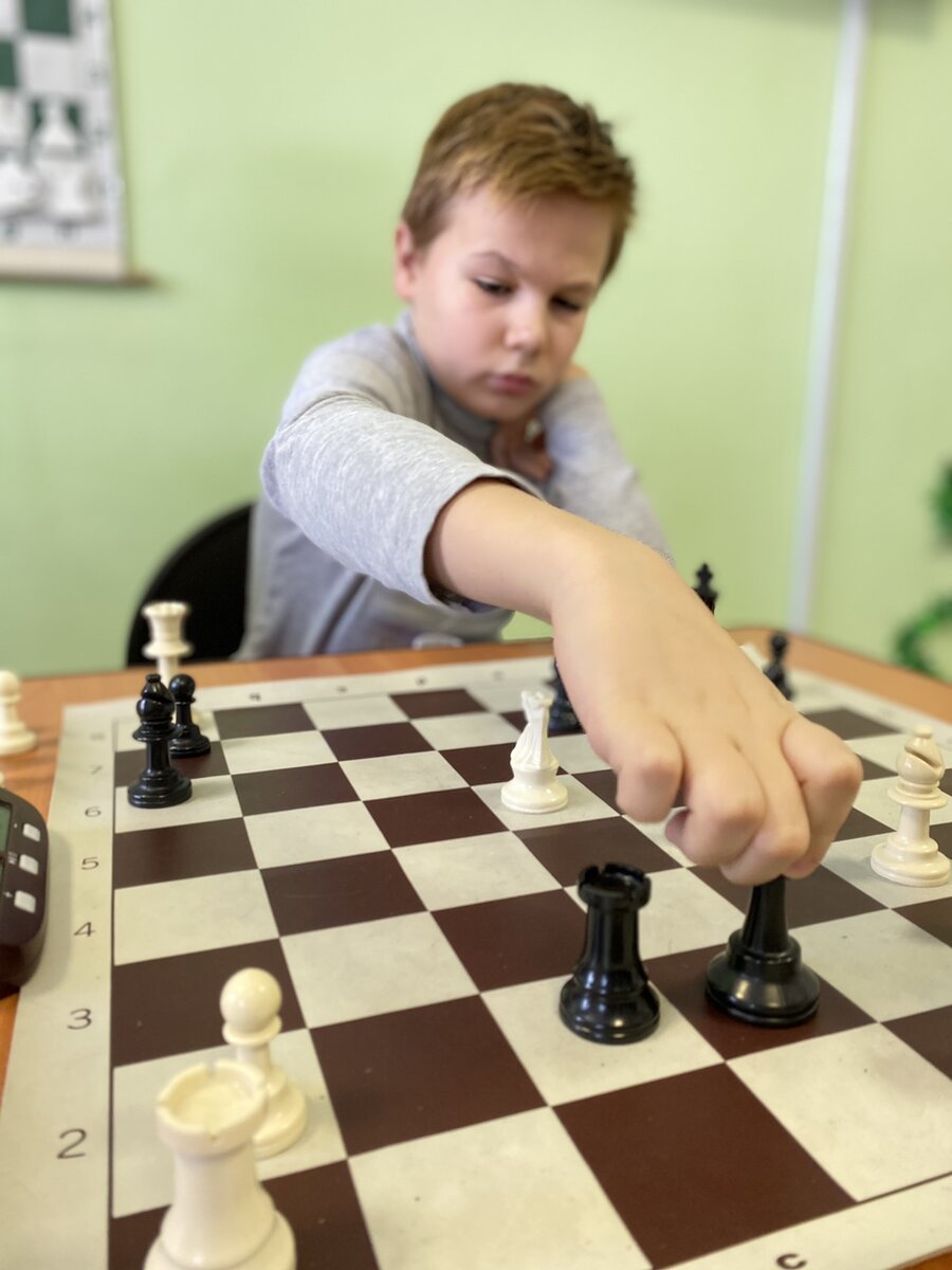 Захватывать центр нужно именно таким "резким" движением! Чтоб противник боялся))