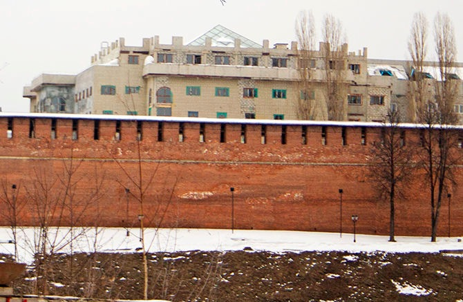  23 октября 2011 г. Здесь внимание будет больше направлено на состояние кладки кремля.-24