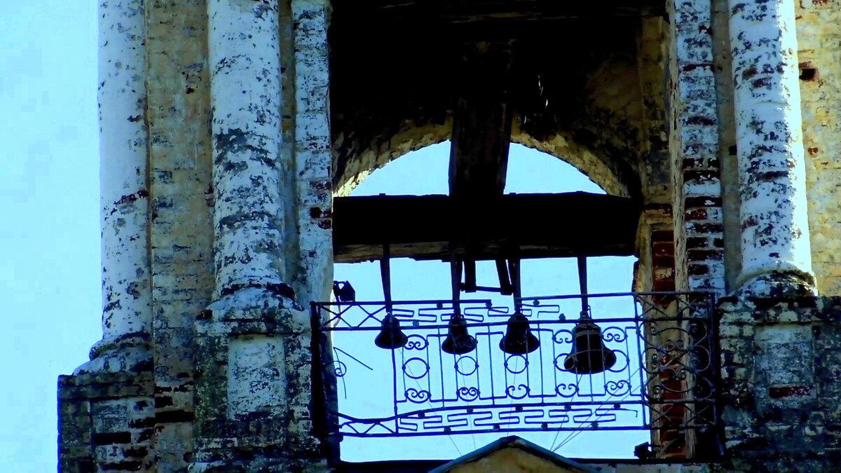 Колокольня в селе Саметь Костромского района (фото автора)