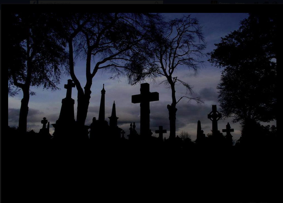 Кладбище. Ночное кладбище. Кладбище ночью. Мрачное кладбище.