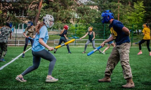 В "Азовце" ежедневные занятия спортом на свежем воздухе прекрасно закаляют детей