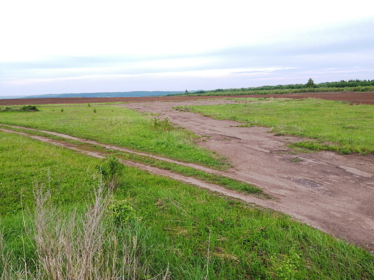 К взлетной полосе