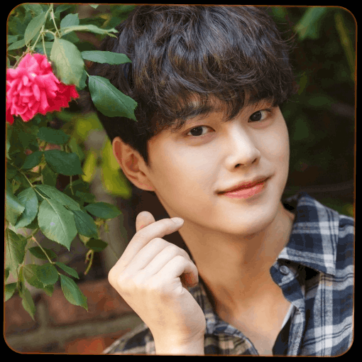 Актёр Сон Кан 27 лет.