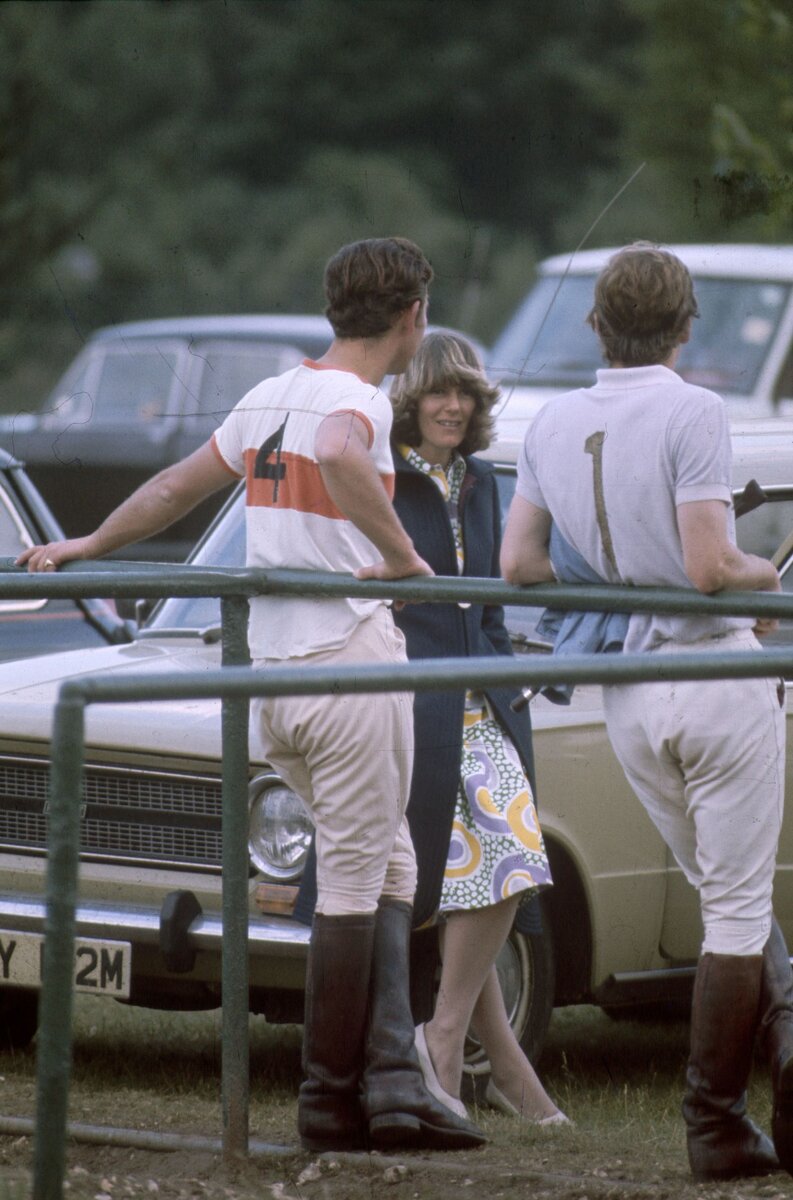 1970 Принц Чарльз познакомился с 23-летней Камиллой на матче по поло в Виндзорском Грейт-парке в 1970 году.