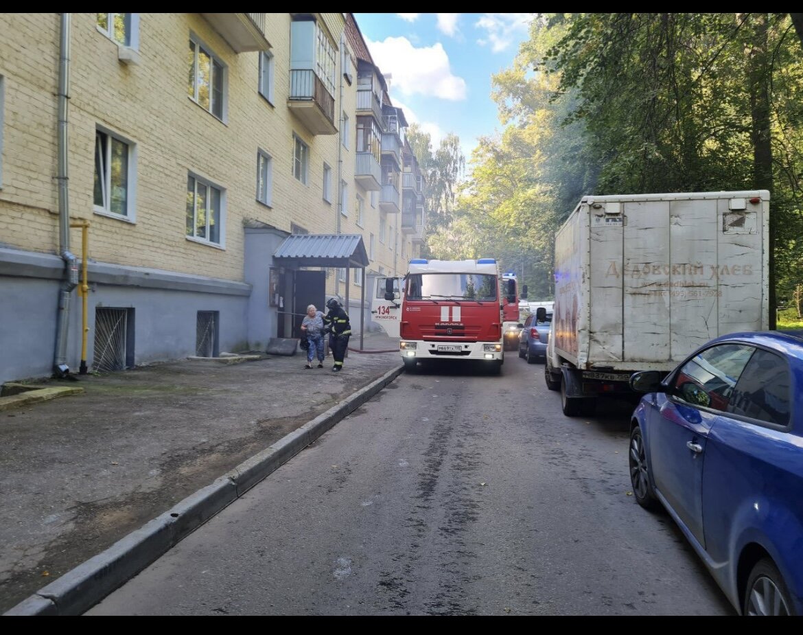 Пожар в жилом доме в подмосковном Красногорске локализовали на площади 900 квадратных метров, сообщили в МЧС