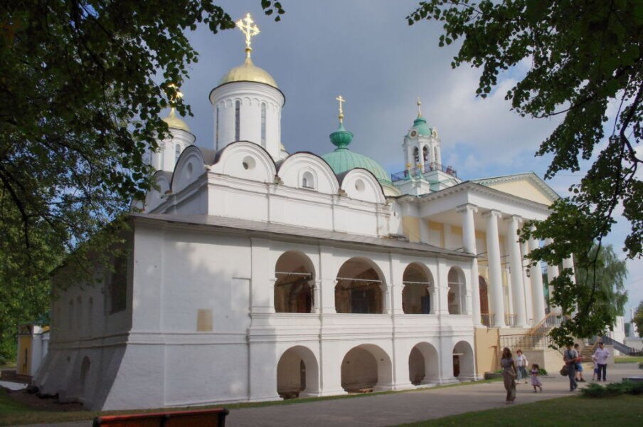 Козельск оптина пустынь монастырь. Духовской собор спасо вифанского монастыря. Ярославль спасо-преображенский монастырь ярославль. Преображения господня монастыри. Варлаамо-хутынский монастырь.