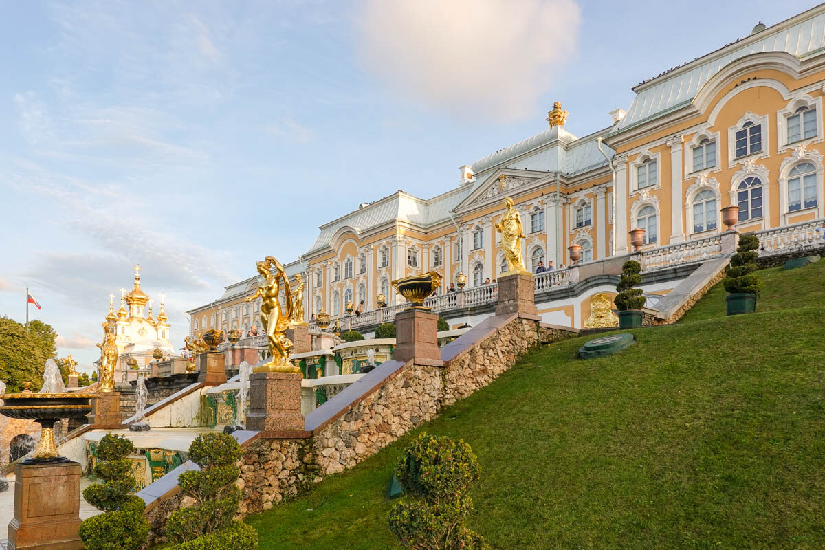 Петергофский дворец в Санкт Петербурге