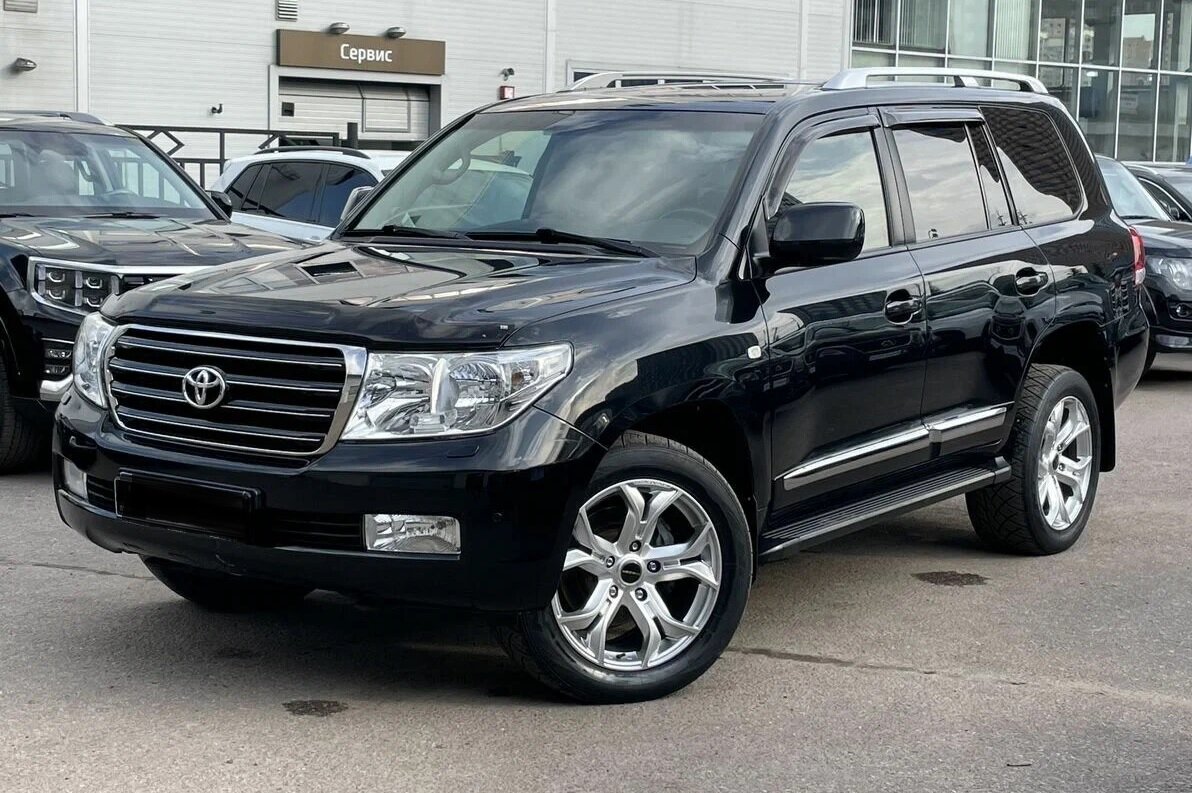 Тойота Ленд Крузер 200.