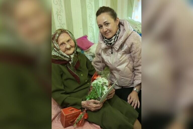    В Сорочинске труженица тыла Анна Семеновна Семенова отметила 100-летний юбилей Марина Шарт