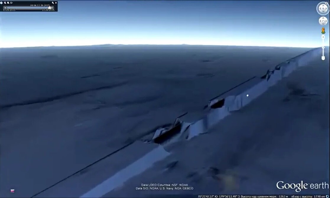 Стена со следами разрушений