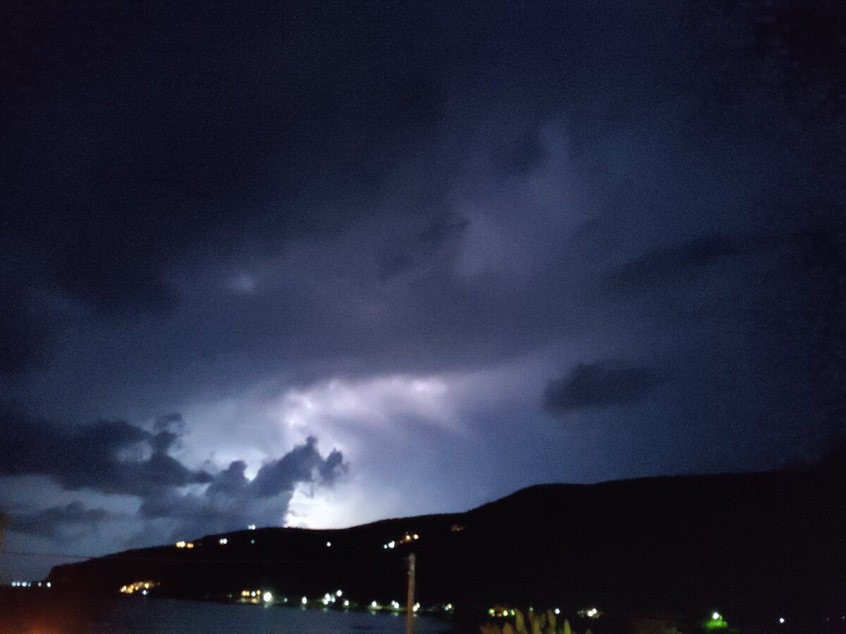 Ночь молний и гроз у Пиргус-Диру.  Четыре часа и мифы о Зевсе показались правдой.