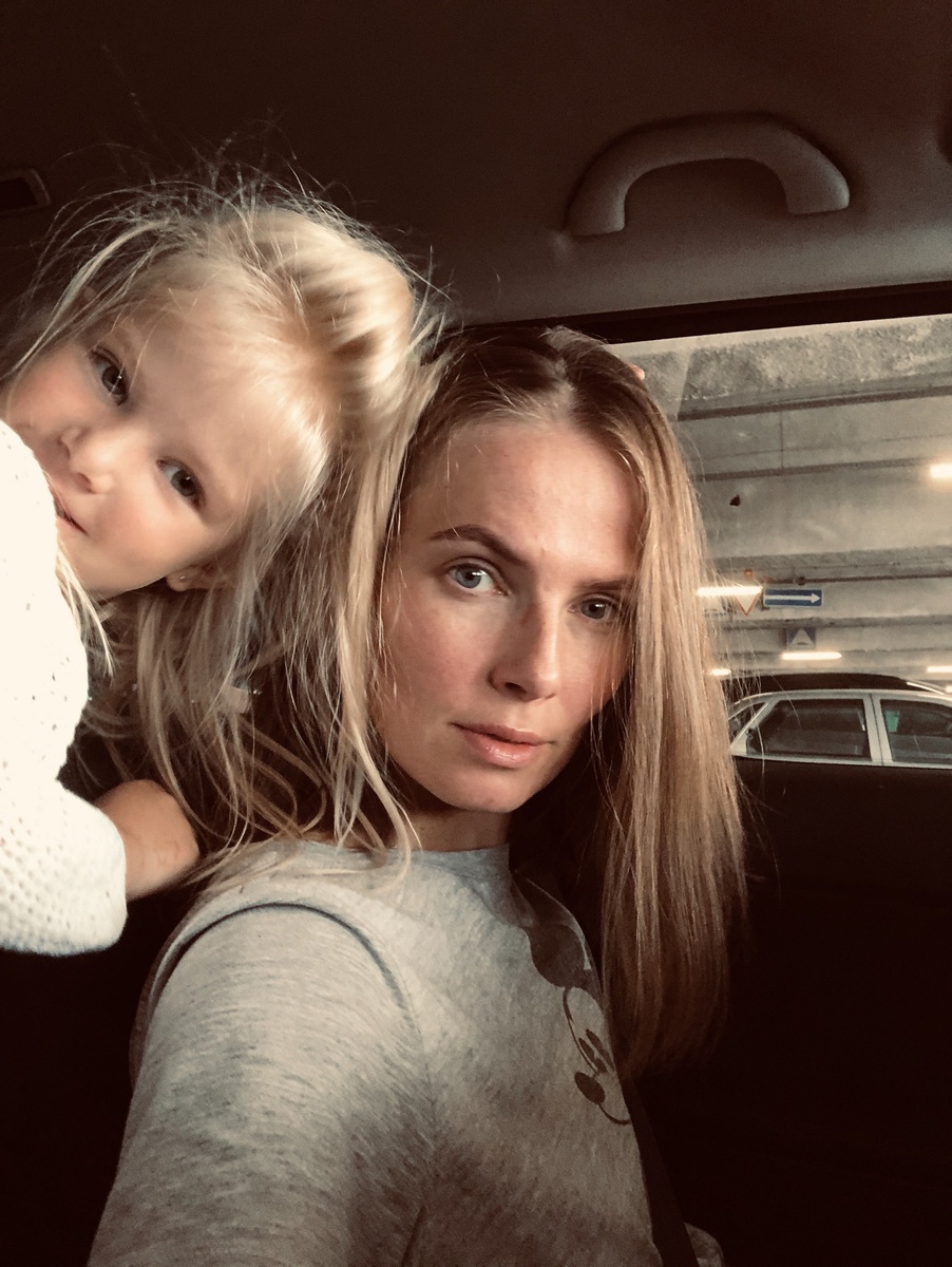 Проводим с дочей последние приготовления перед поездкой 