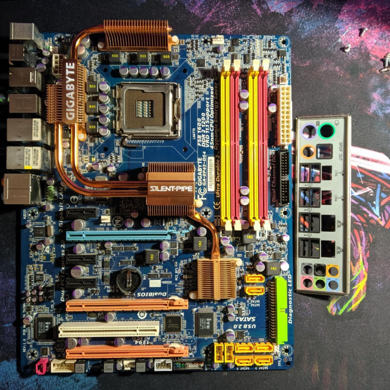 (сокет LGA 775) – эти сокеты уже морально устарели, хотя еще живут во множестве систем, они позиционировались под несколько линеек сразу.