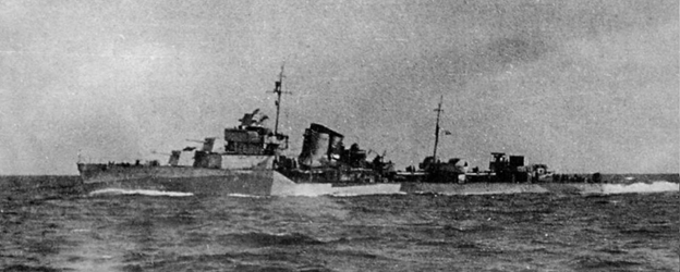 Эскадренный миноносец "Сокрушительный" в Баренцевом море, 1942 год (фото из книги С. Балакина "Легендарные "семёрки")