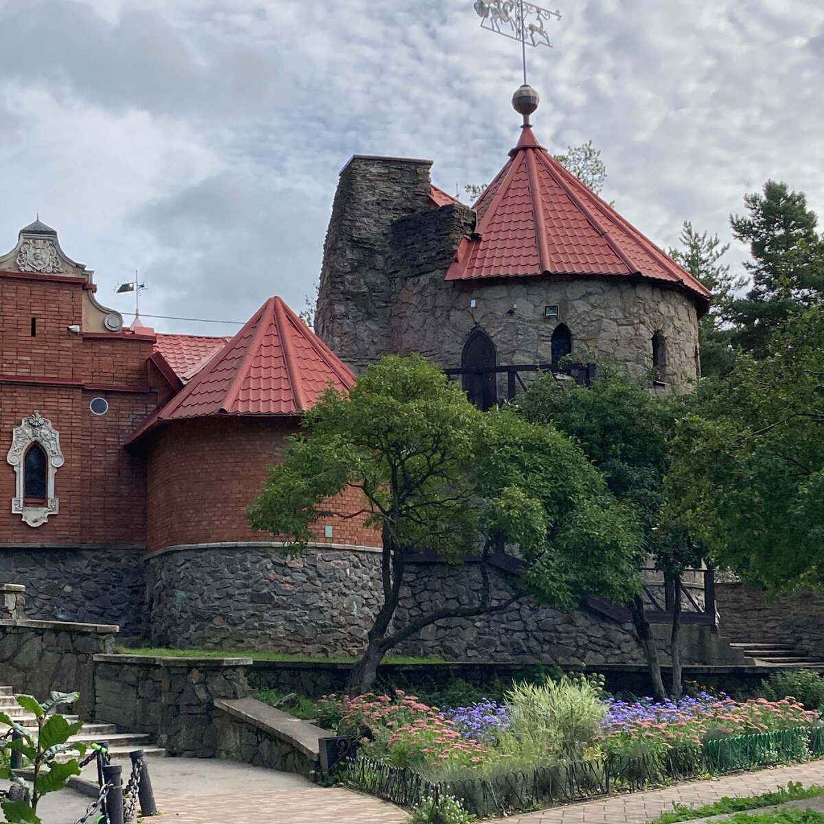 Хотели бы вы у себя во дворе такую детскую площадку?