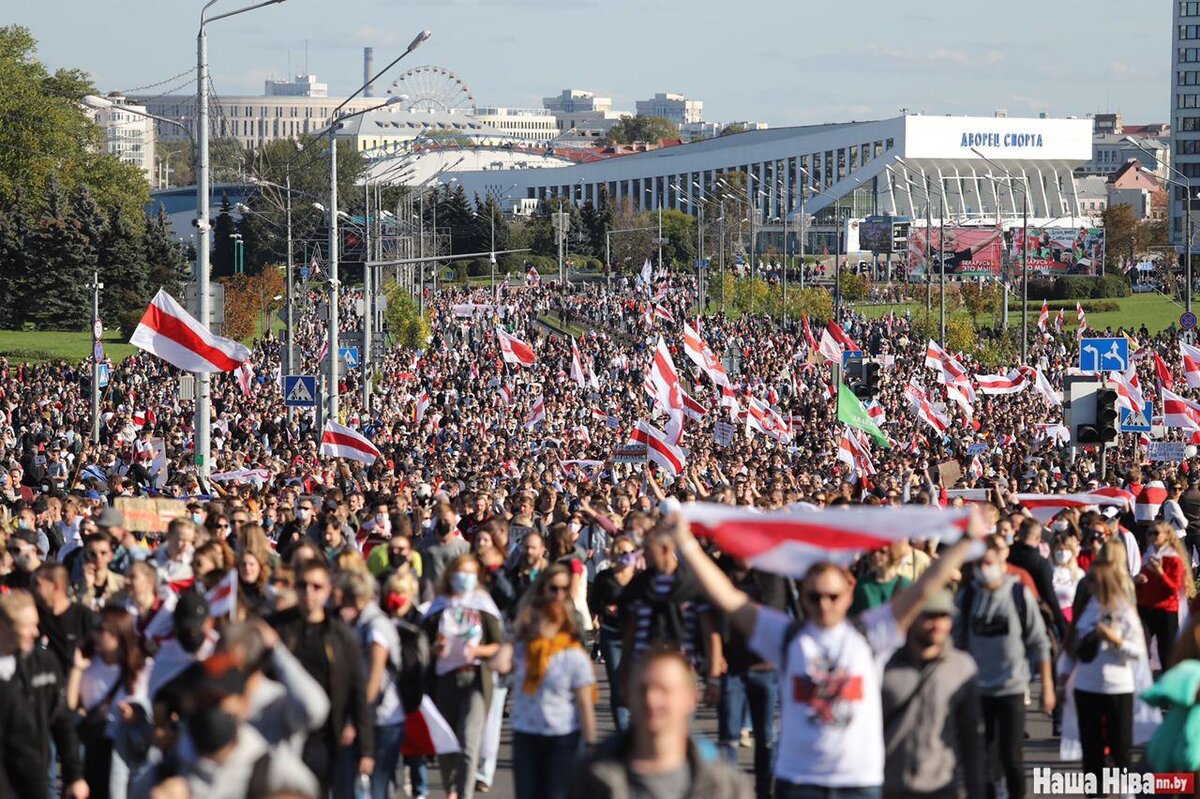 Митинг на площади победы