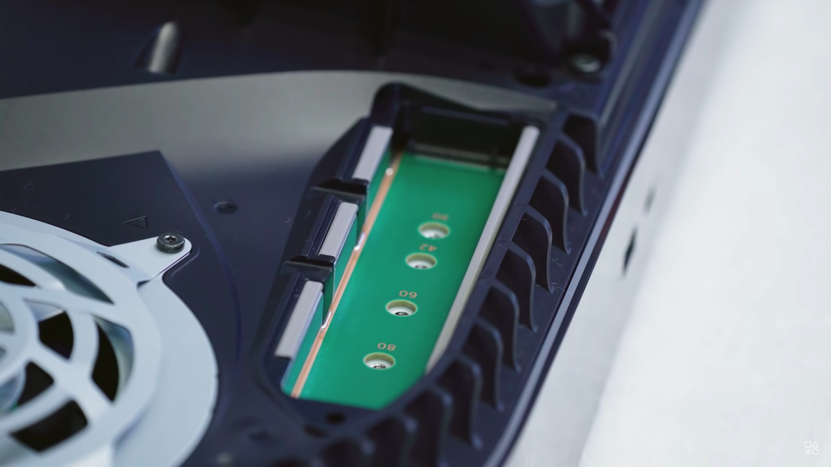                                                                    M.2 NVMe слот на PS5