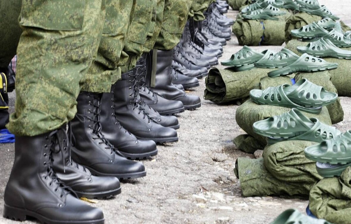 На какую обувь перешли в российской армии.