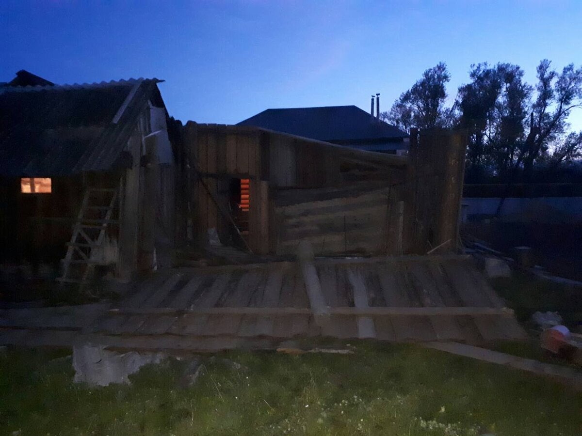 Сломали сарай, пристроенный к бане  (2017 год)