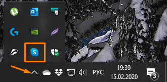 По умолчанию значок мессенджера «Скайп» всегда находится в области уведомлений в панели задач
