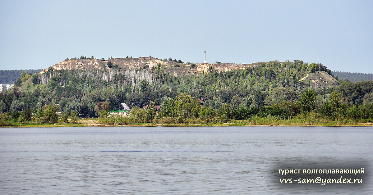 Царёв курган хорошо виден с борта проходящих теплоходов. Фото 14.06.2012.
