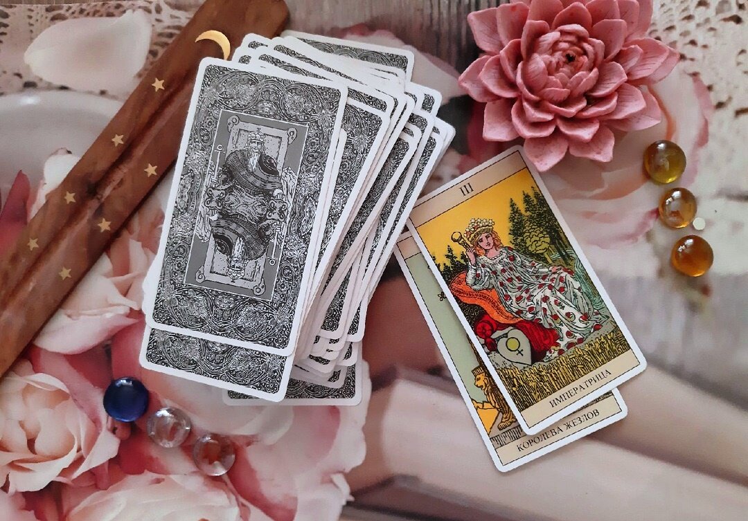 Гадание о женской судьбе - традиция не забытая и в нпши дни. 