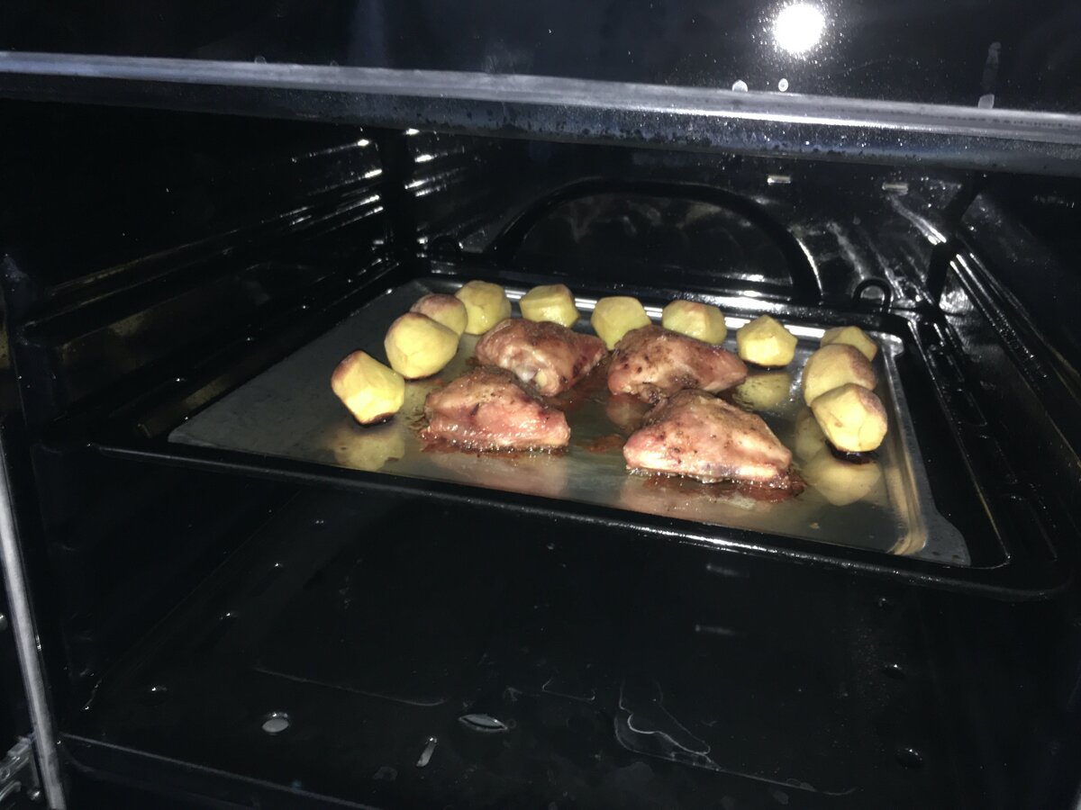 Оказалось, что запекать гораздо вкусней, чем жарить. И при этом намного полезней. И зачем я раньше всё жарил?