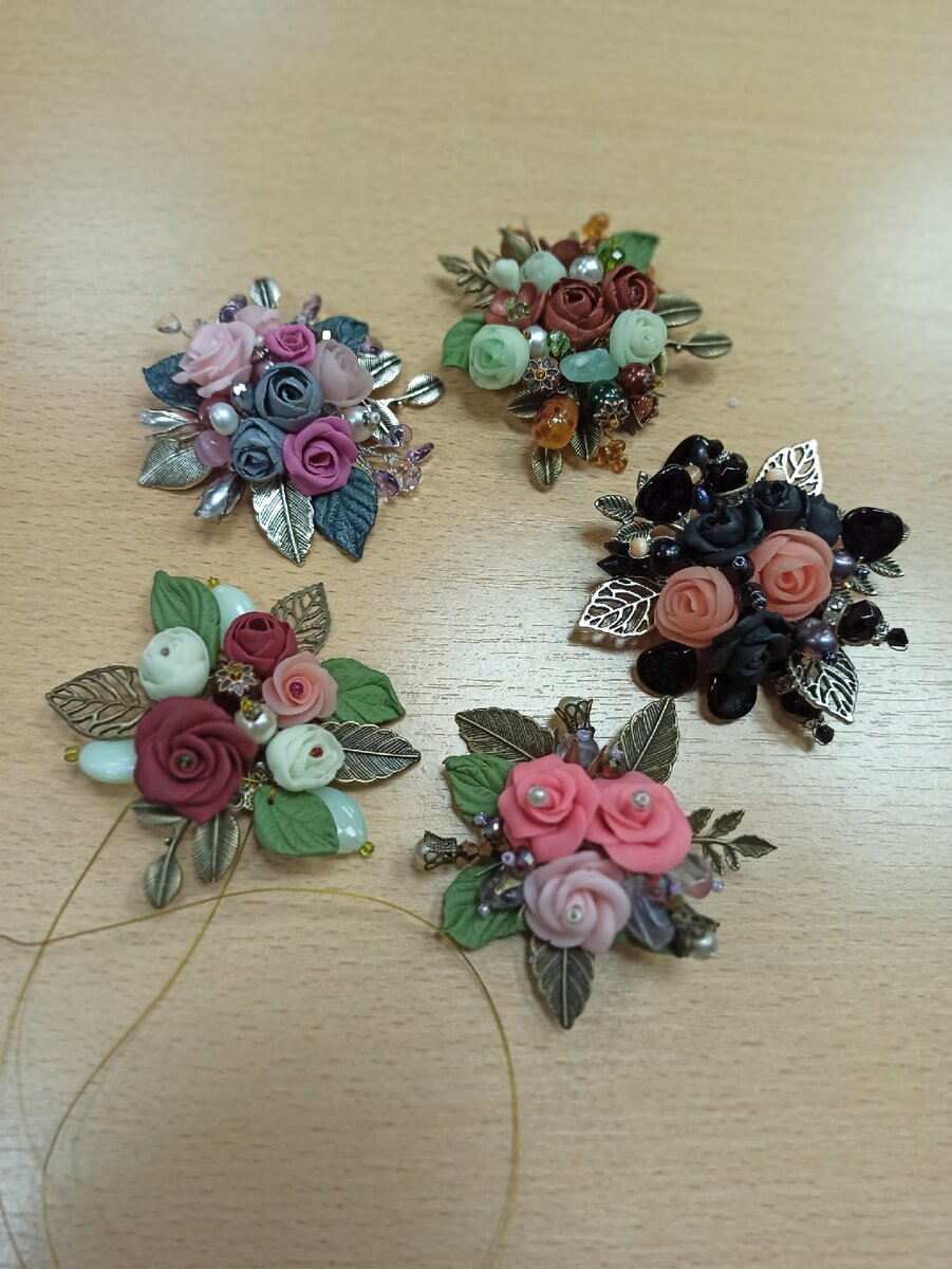 Первые броши