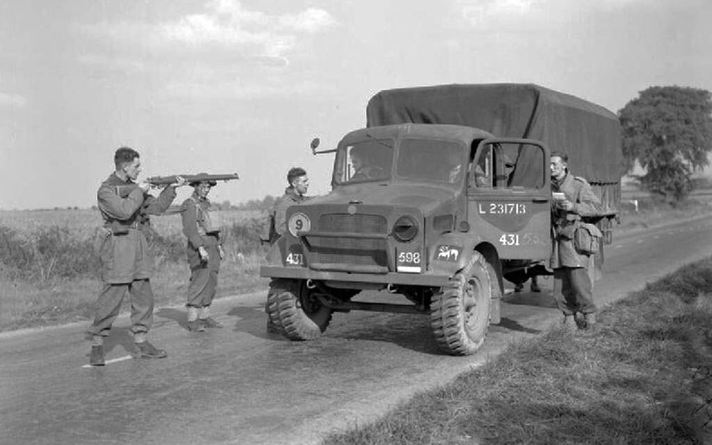 Британские парашютисты и Bedford OYD на учениях Bumper, октябрь 1941 года