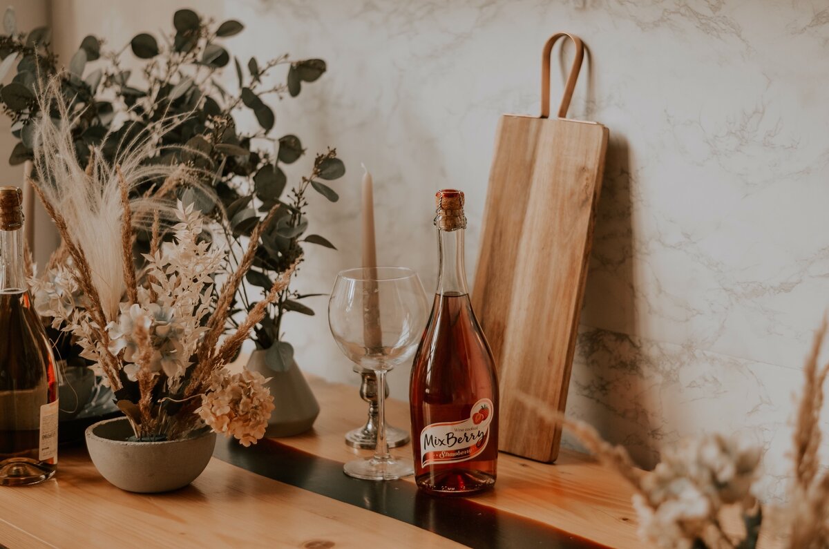 Винный коктейль «MixBerry» со вкусом клубники от Минского завода игристых вин