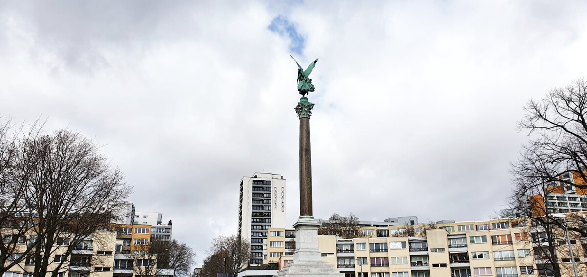 Точка 1. Площадь Халлешес-Тор