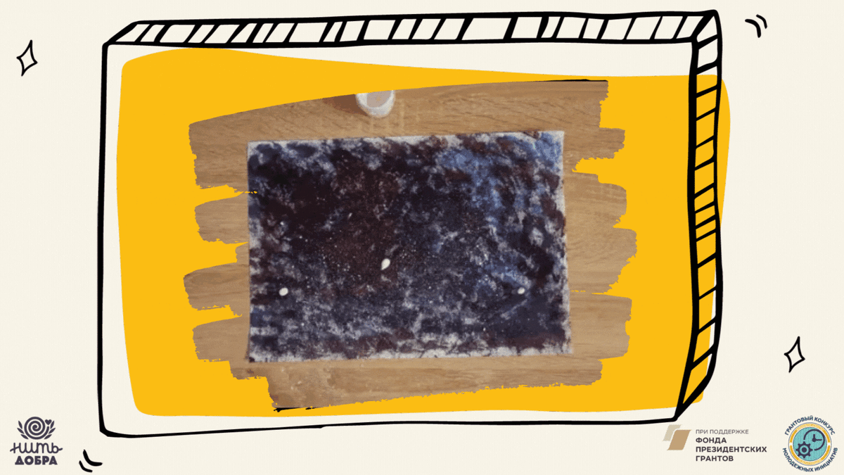 Добавим белый цвет при помощи губки, также можно использовать зубную щетку (методом набрызга).