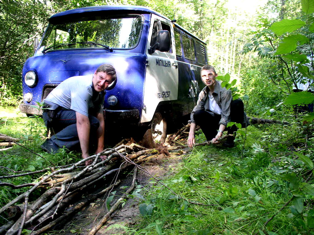 Часто приходилось пробираться на место происшествие вот по такому бездорожью.